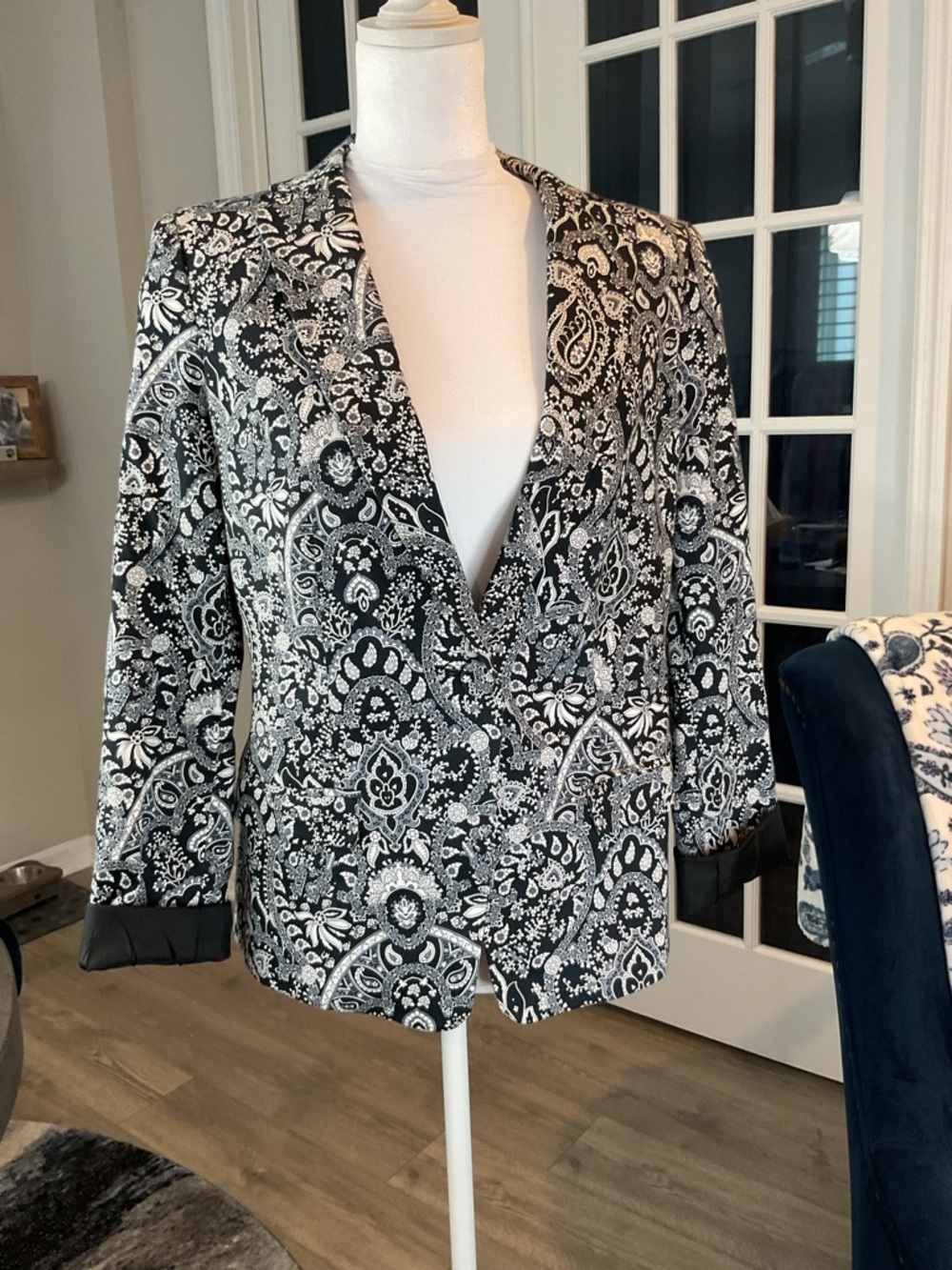 MNG Collection Black & White Paisley Print Blazer Jacket - Size 8